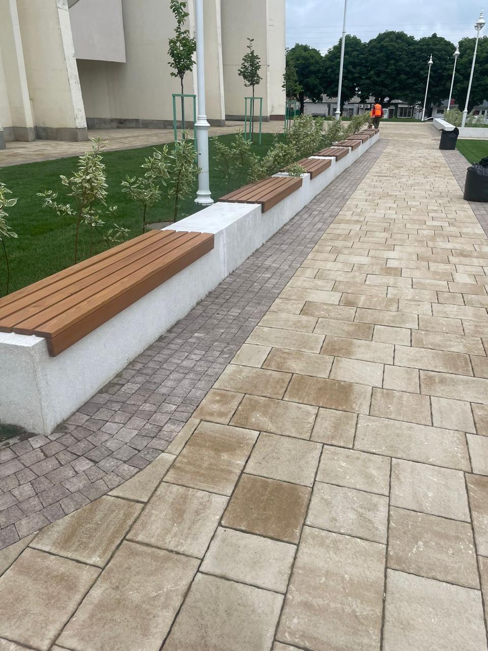 Лавочки вокруг Театра - фото 5