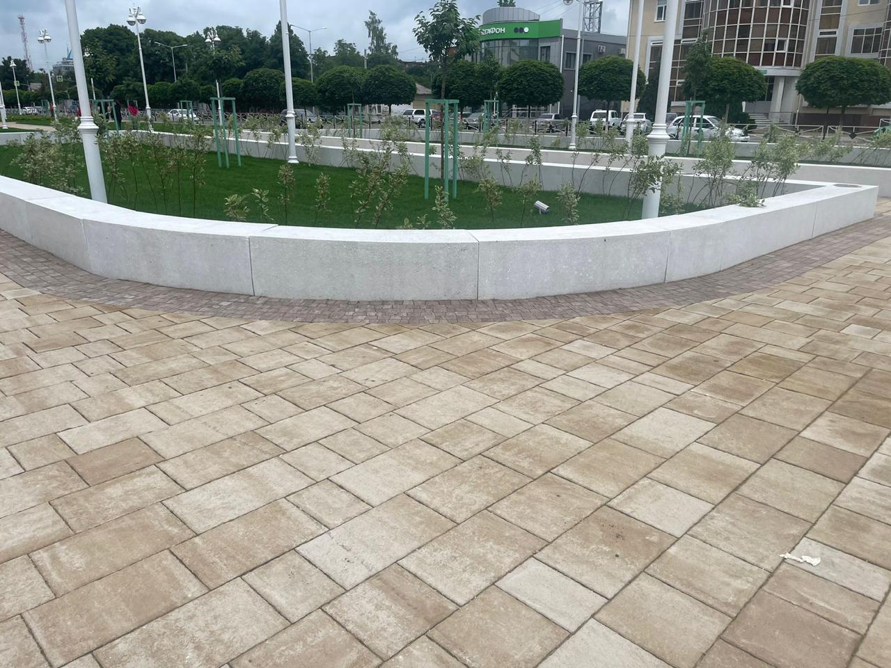 Лавочки вокруг Театра - фото 11