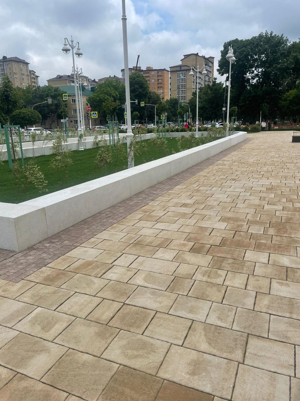 Лавочки вокруг Театра - фото 14
