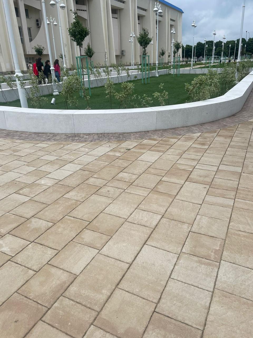 Лавочки вокруг Театра - фото 15